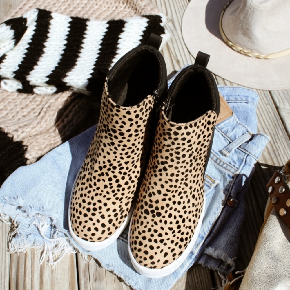 🆕️//Fall Favorite Collection// Wedge Sneaker - Picture 2 of 8